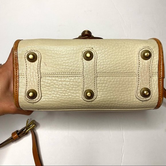 Dooney & Bourke Vintage 80s Essex Saddle Ivory Tan Pebble Leather Cross Body Bag - Picture 7 of 16